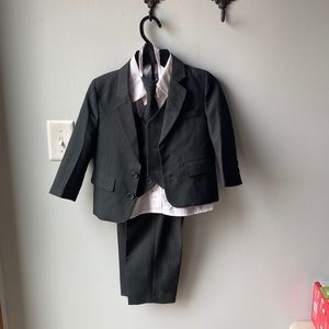 Cole collection little boys suit (5 piece)